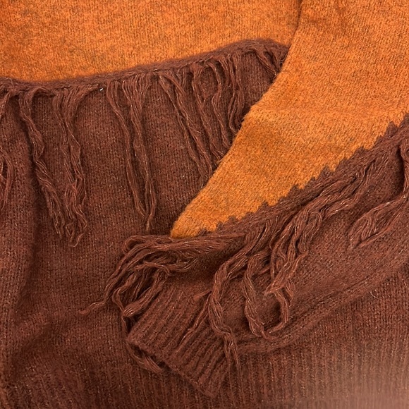 fringe sweater - Picture 3 of 3